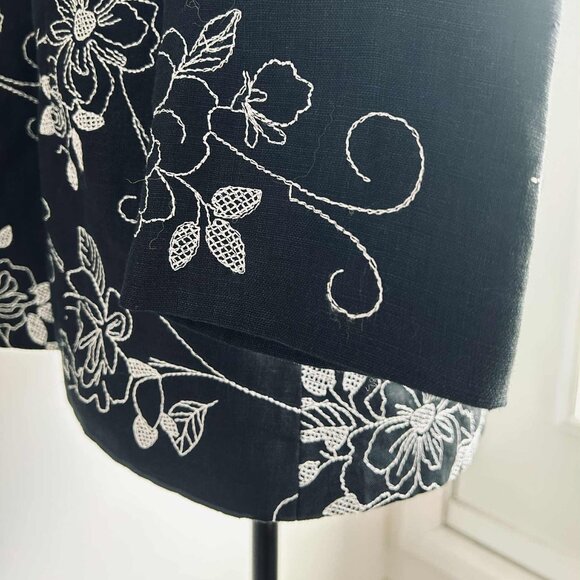 JM Collection Lined Black Linen Floral Embroidered Mandarin-Collar Jacket – US 8 - Picture 10 of 12